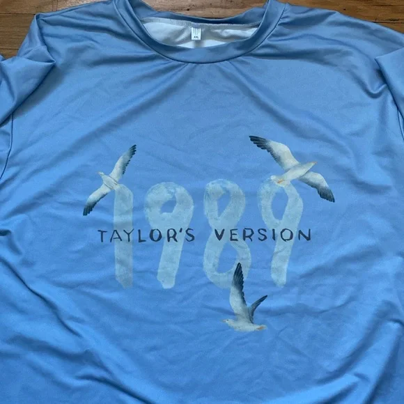 Taylor Swift Crewneck - Picture 2 of 5